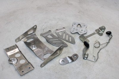 06-07 SUZUKI GSXR 750 OEM MOUNTING BRACKETS MOUNTS CHROME COVERS