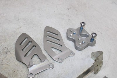 06-07 SUZUKI GSXR 750 OEM MOUNTING BRACKETS MOUNTS CHROME COVERS