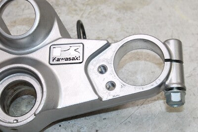 04-05 KAWASAKI ZZR1200 OEM FORKS UPPER TRIPLE TREE CLAMP