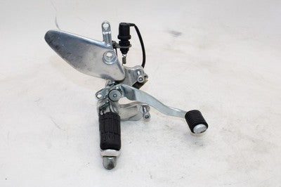 95-07 YAMAHA YZF600R OEM RIGHT REARSET DRIVER FOOT PEG REST STOP W PEDAL
