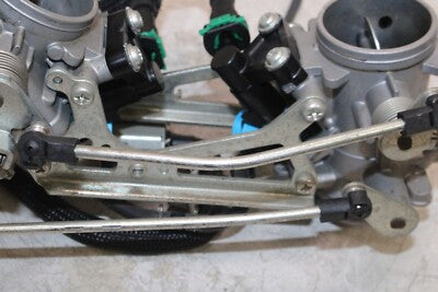 14-15 SUZUKI VSTROM 1000 DL1000A ABS OEM MAIN FUEL INJECTORS / THROTTLE BODIES