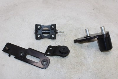 06-07 SUZUKI GSXR 750 OEM MOUNTING BRACKETS MOUNTS SET