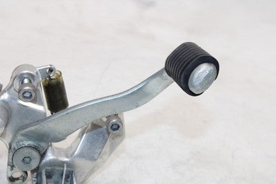 95-07 YAMAHA YZF600R OEM RIGHT REARSET DRIVER FOOT PEG REST STOP W PEDAL