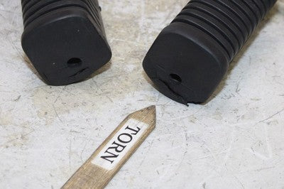 1982 KAWASAKI KZ750 OEM FRONT FOOT RESTS PEGS STEPS SET PAIR