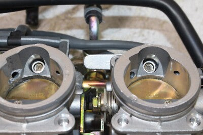 2004 YAMAHA YZF R6 OEM MAIN FUEL INJECTORS / THROTTLE BODIES