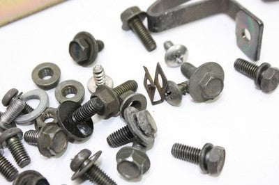2005 YAMAHA VINO 125 YJ125 OEM ENGINE MOUNTING BOLTS HARDWARE MOTOR SCREWS