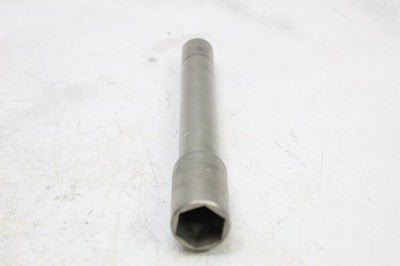 06-09 SUZUKI GSXR 600 OEM FRONT WHEEL RIM AXLE PIVOT BOLT