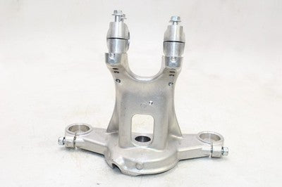 2018 YAMAHA XMAX CZD300A OEM FORKS UPPER TRIPLE TREE CLAMP