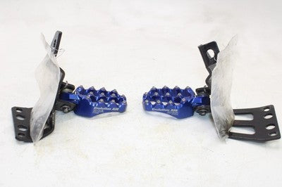 2003 BMW F650GS DAKAR FRONT FOOT RESTS PEGS STEPS SET PAIR FASTWAY