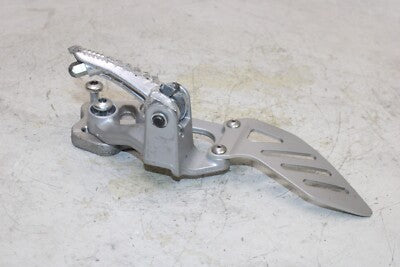 08-09 SUZUKI GSXR 750 OEM LEFT FRONT FOOT REST PEG STEP