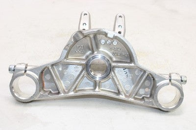 2018 YAMAHA XMAX CZD300A OEM FORKS UPPER TRIPLE TREE CLAMP