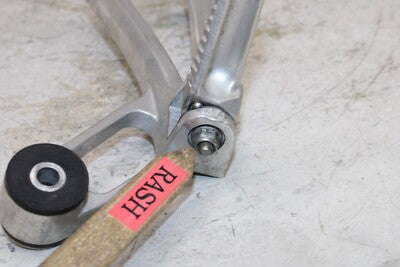 2004 YAMAHA YZF R6 OEM RIGHT REAR BACK PASSENGER PEG