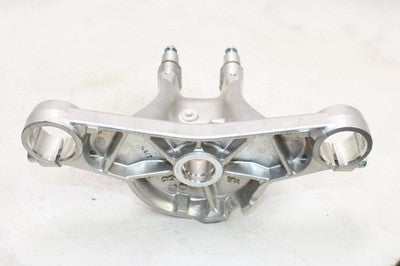 2018 YAMAHA XMAX CZD300A OEM FORKS UPPER TRIPLE TREE CLAMP