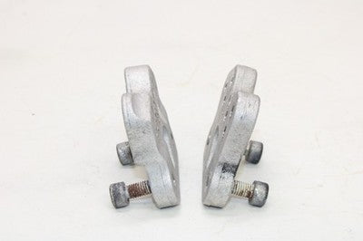 06-09 SUZUKI GSXR 600 OEM FRONT FOOT PEG MOUNT PAIR