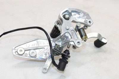 95-07 YAMAHA YZF600R OEM RIGHT REARSET DRIVER FOOT PEG REST STOP W PEDAL