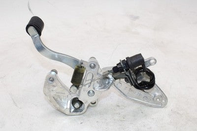 95-07 YAMAHA YZF600R OEM RIGHT REARSET DRIVER FOOT PEG REST STOP W PEDAL