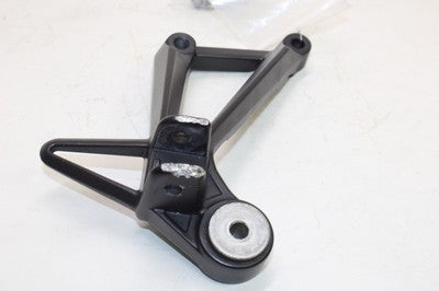 15-17 YAMAHA YZF R3 OEM RIGHT REAR BACK PASSENGER PEG BRACKET