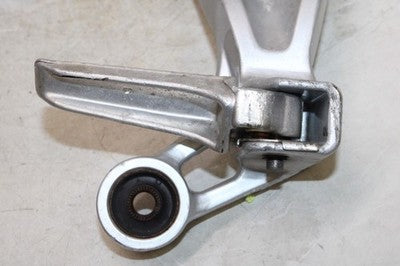 2000 SUZUKI GSXR 750 OEM RIGHT REAR BACK PASSENGER PEG