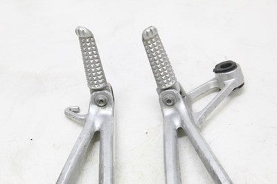 2005 YAMAHA YZF R6 OEM REAR BACK PASSENGER PEG SET PAIR