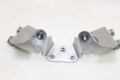 2009 KAWASAKI VULCAN 900 VN900B CLASSIC OEM HEADLIGHT FRONT MOUNT BRACKET