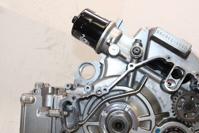 2014 SUZUKI VSTROM DL1000A ABS OEM ENGINE CRANKCASE W PISTON FLYWHEEL CRANKSHAFT