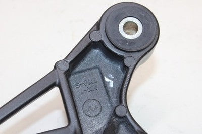 15-17 YAMAHA YZF R3 OEM RIGHT REAR BACK PASSENGER PEG BRACKET