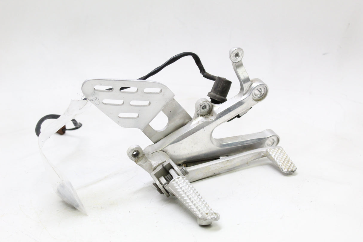 2007 Yamaha YZF R6S OEM RIGHT REARSET REARSET DRIVER W BRAKE PEDAL