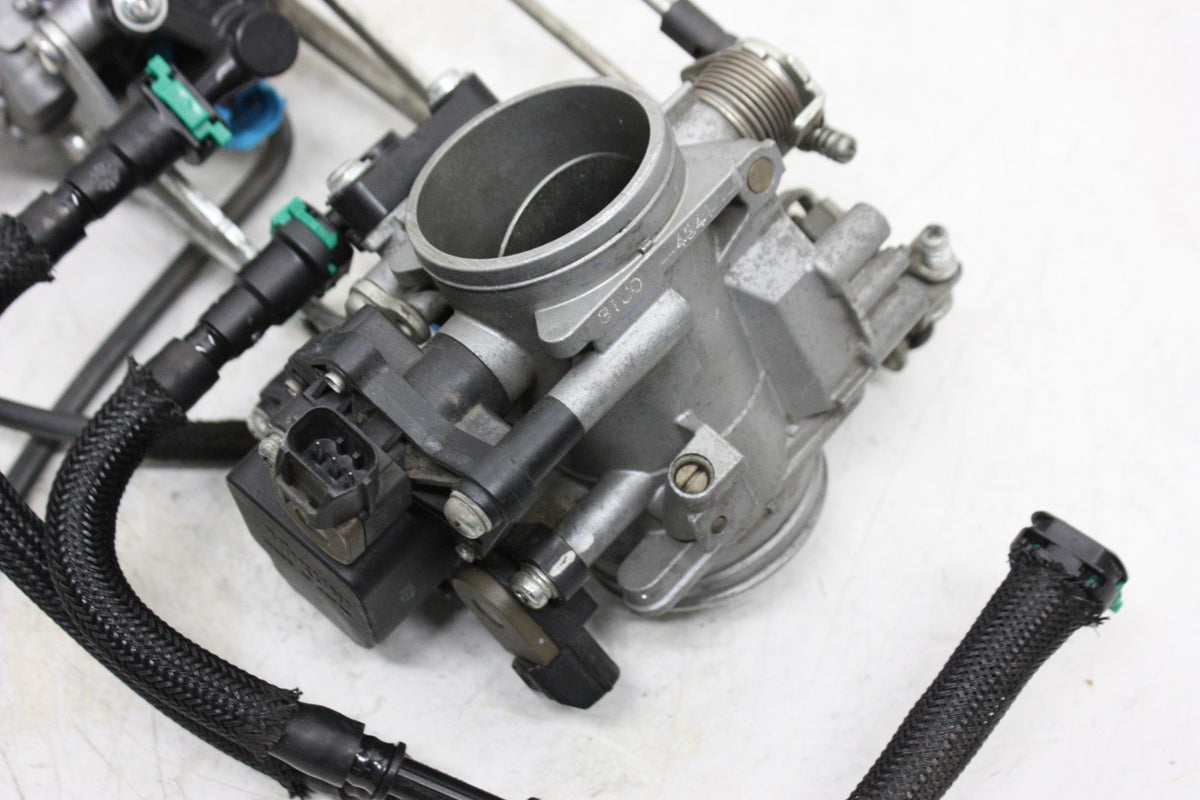 14-15 SUZUKI VSTROM 1000 DL1000A ABS OEM MAIN FUEL INJECTORS / THROTTLE BODIES