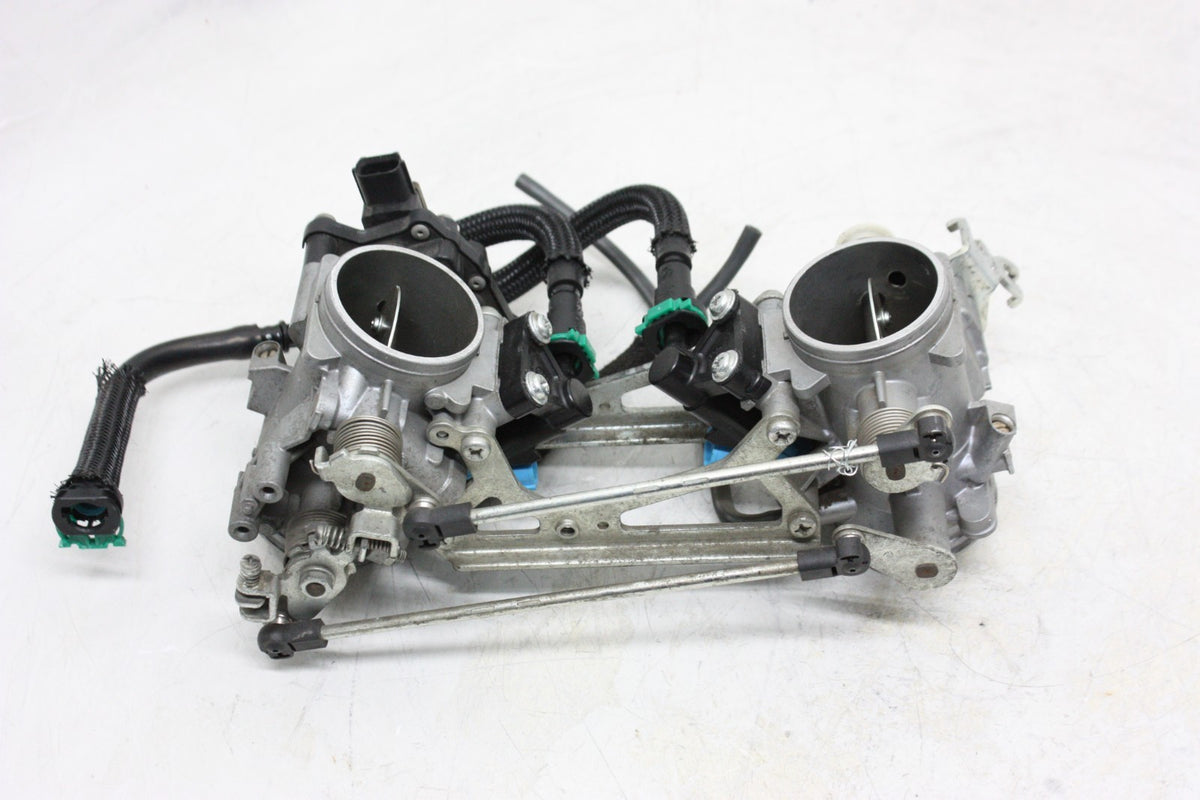 14-15 SUZUKI VSTROM 1000 DL1000A ABS OEM MAIN FUEL INJECTORS / THROTTLE BODIES
