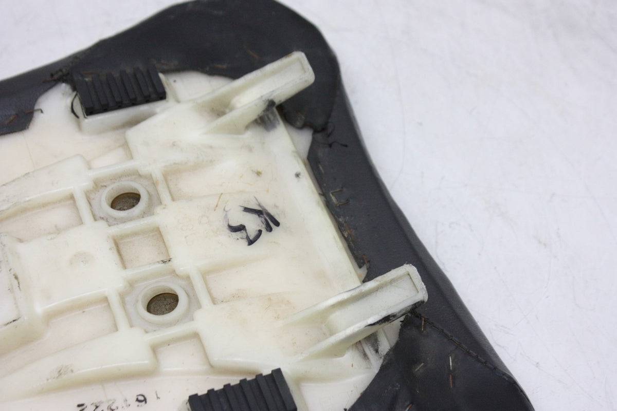 03-04 SUZUKI GSXR1000 GSXR 1000 FRONT DRIVERS SEAT PAD SADDLE PILLION