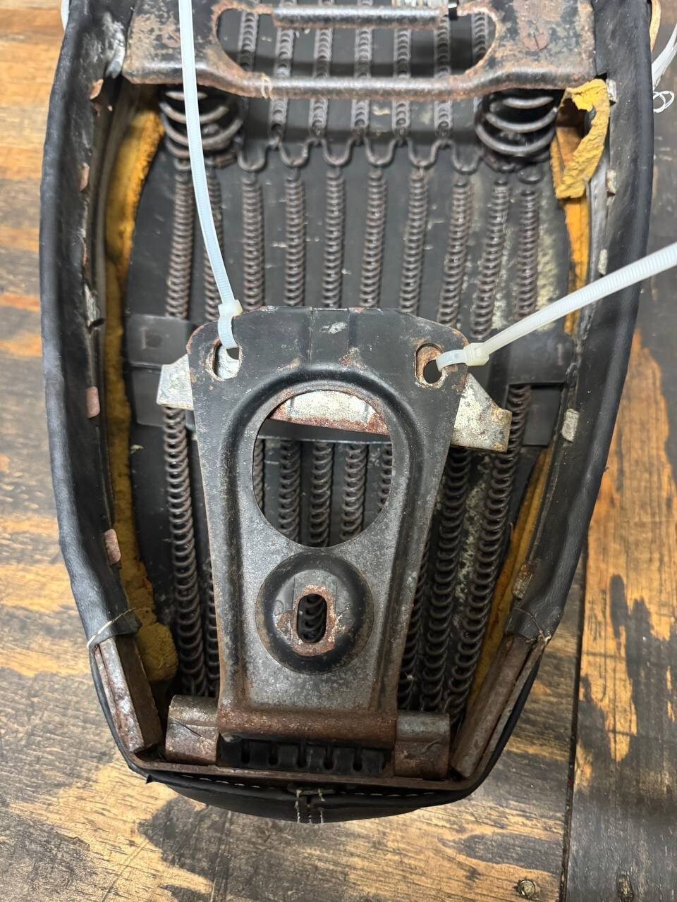 1980 Piaggio Vespa 250 Front Drivers Seat Pad Saddle Pillion OEM