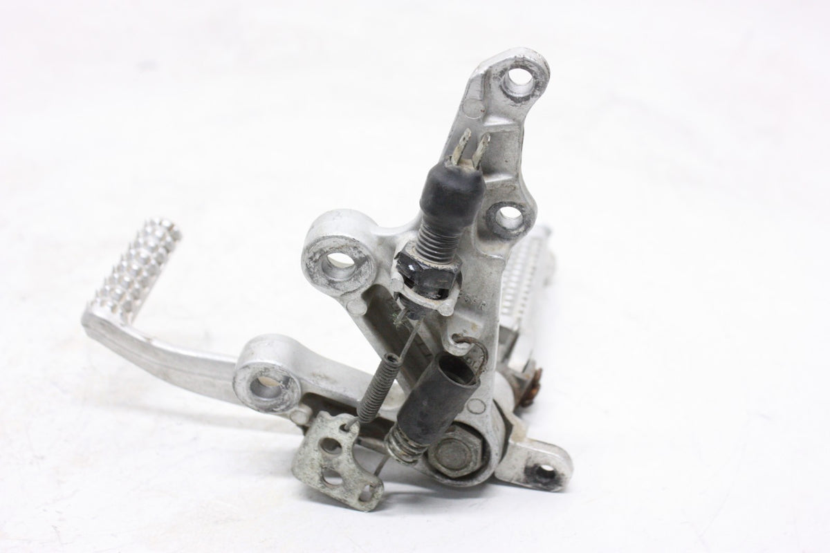 2006 SUZUKI GSXR 600 750 OEM RIGHT REARSET REAR SET DRIVER FOOT PEG REST STOP