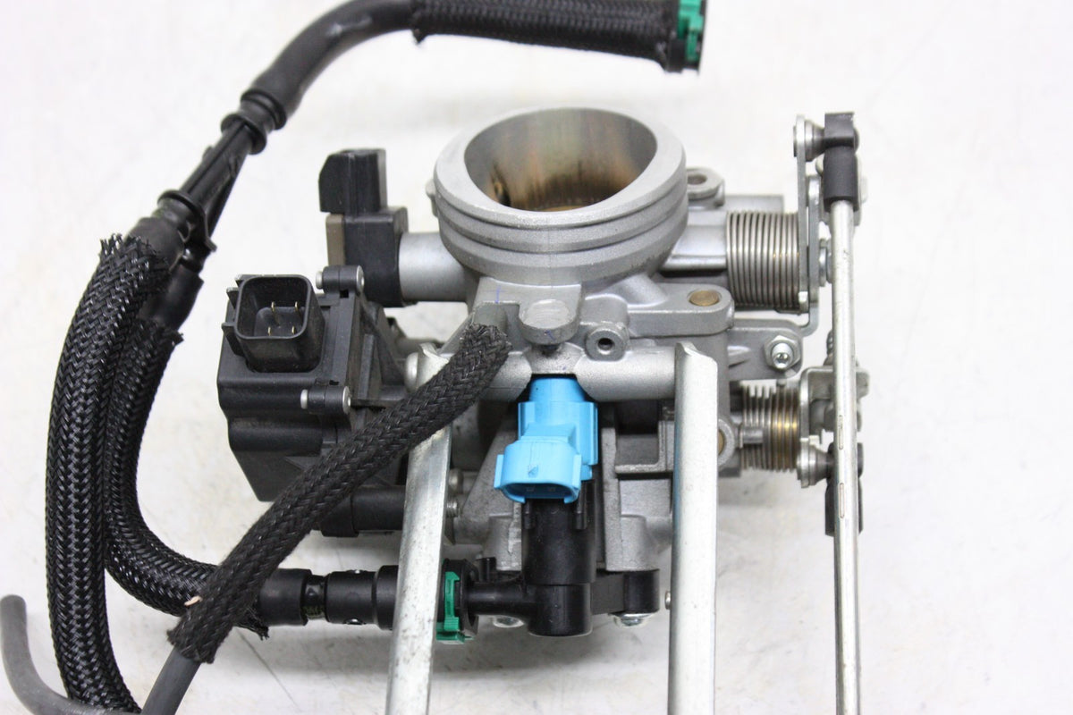 14-15 SUZUKI VSTROM 1000 DL1000A ABS OEM MAIN FUEL INJECTORS / THROTTLE BODIES