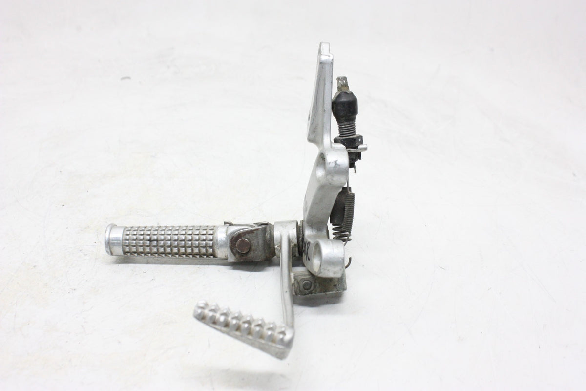 2006 SUZUKI GSXR 600 750 OEM RIGHT REARSET REAR SET DRIVER FOOT PEG REST STOP
