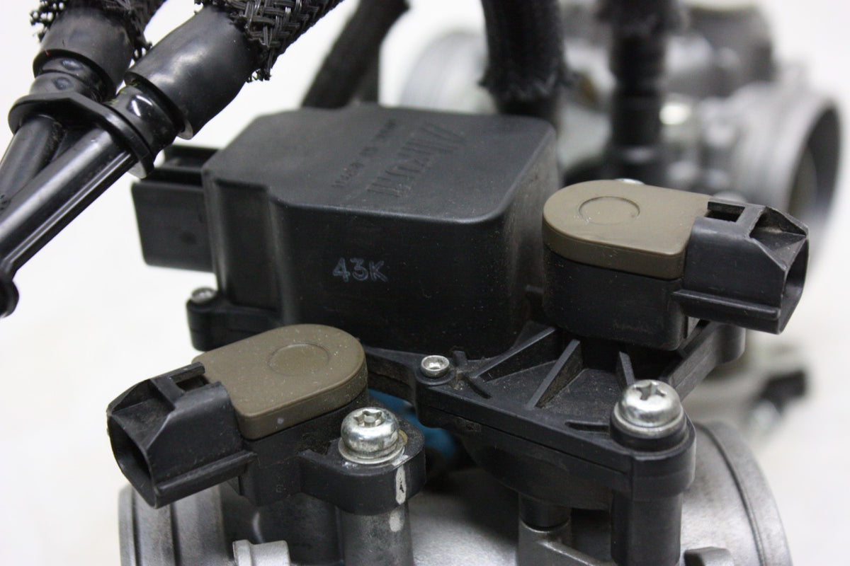 14-15 SUZUKI VSTROM 1000 DL1000A ABS OEM MAIN FUEL INJECTORS / THROTTLE BODIES