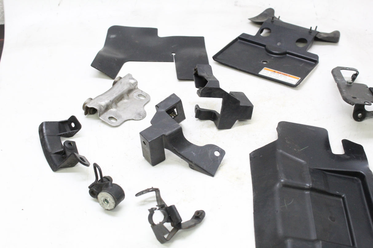 2005 YAMAHA FZ6 FAZER OEM BRACKETS MOUNTS INNER PLASTIC PANELS MIX SET