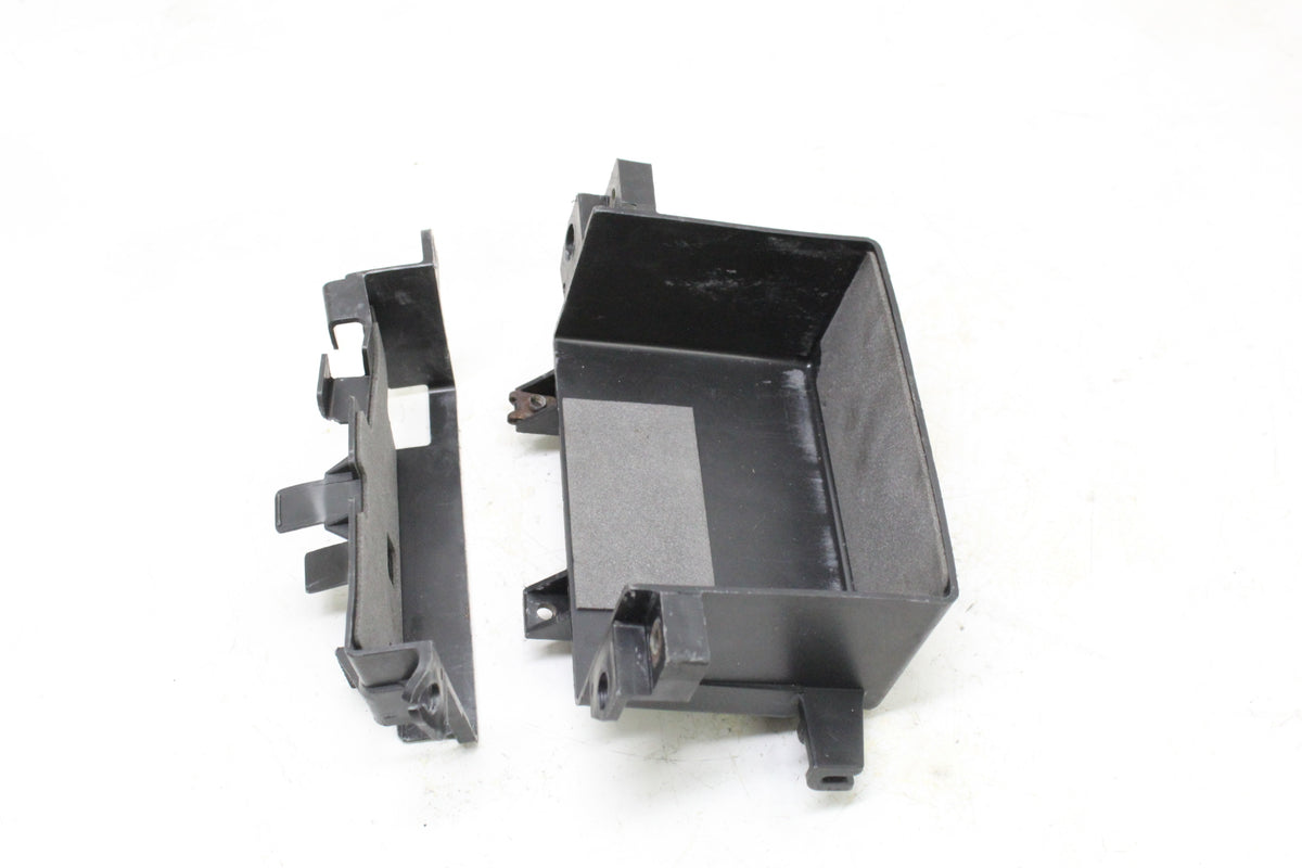 2005 YAMAHA FZ6 FAZER OEM BATTERY BOX HOLDER TRAY
