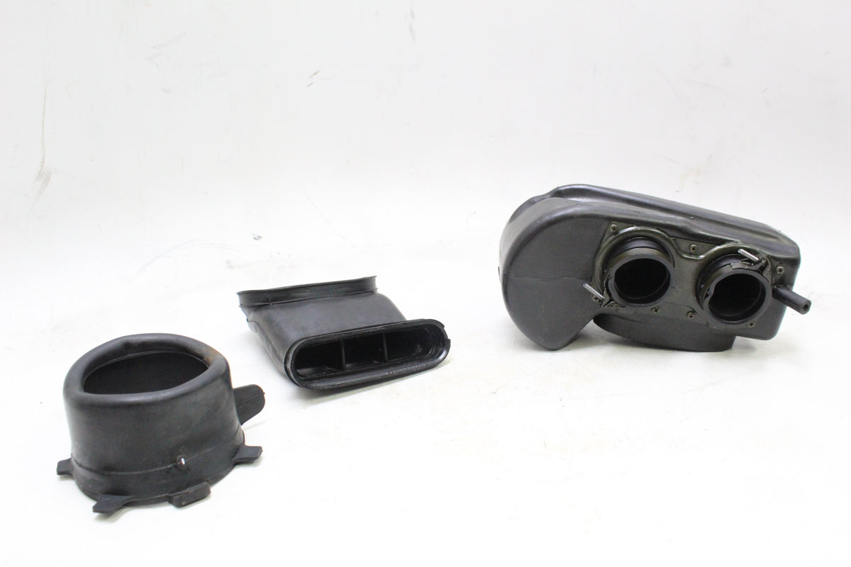 2004 SUZUKI GSXR600 OEM AIRBOX AIR CLEANER CAP COVER INTAKE DUCTS