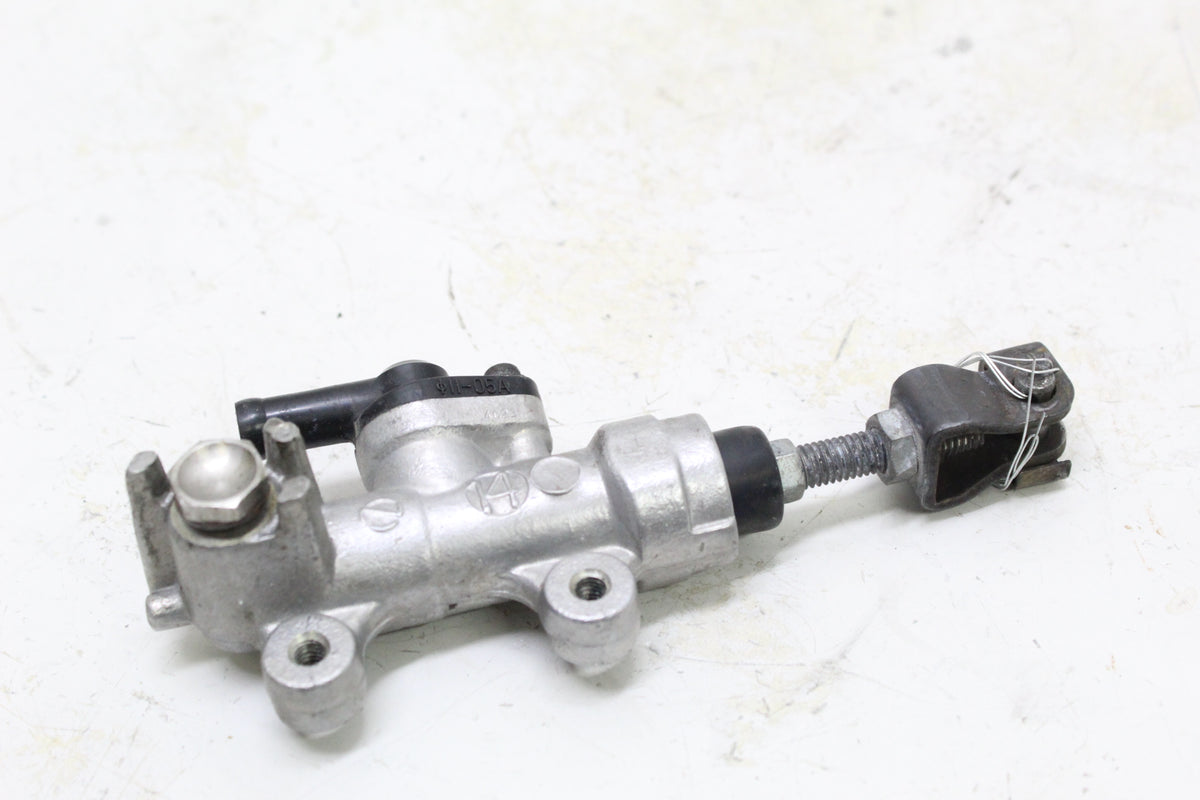 2004 SUZUKI GSXR600 OEM REAR BRAKE MASTER CYLINDER