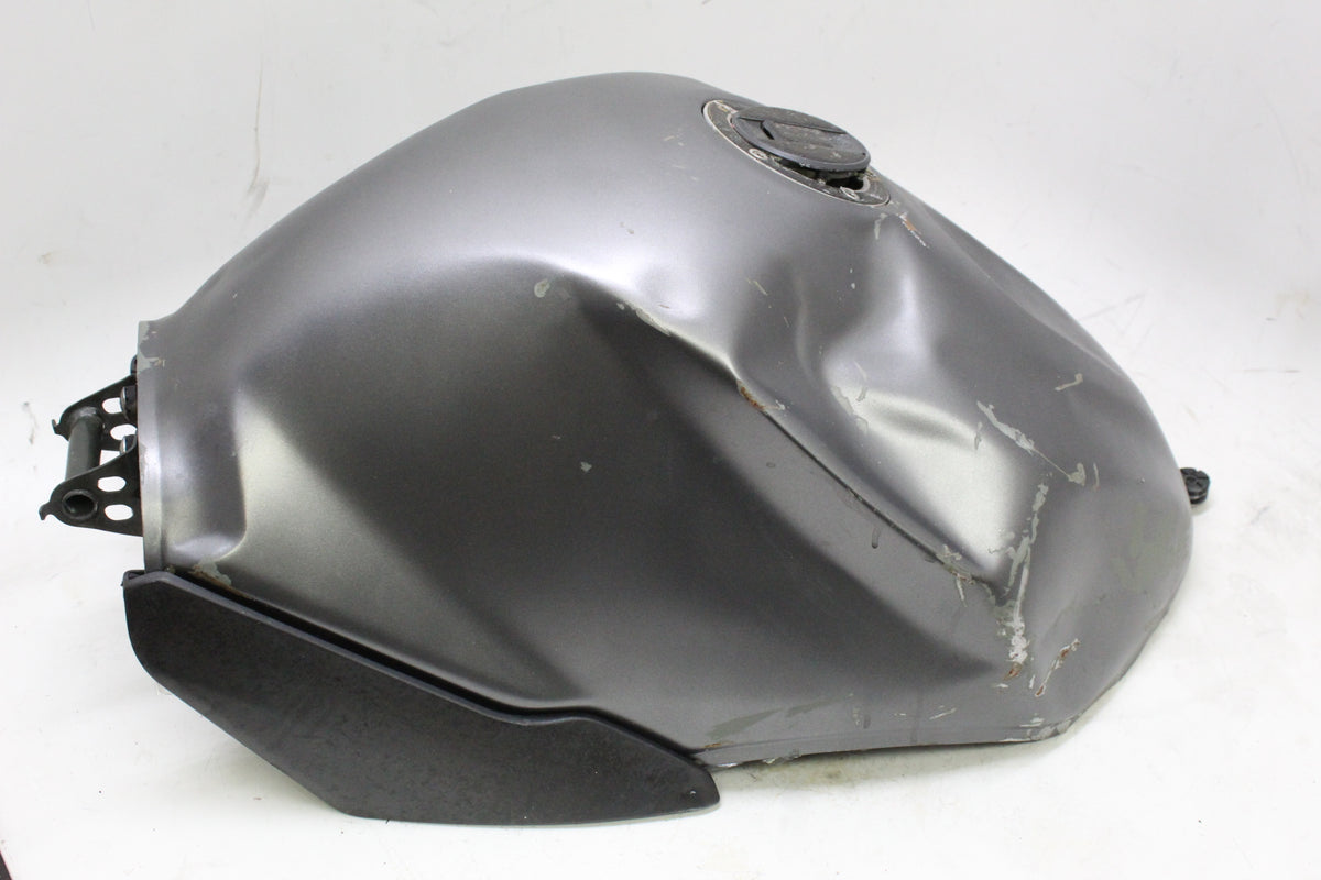 2004 SUZUKI GSXR600 OEM GAS FUEL TANK RESERVOIR W CAP DENT NO PUMP