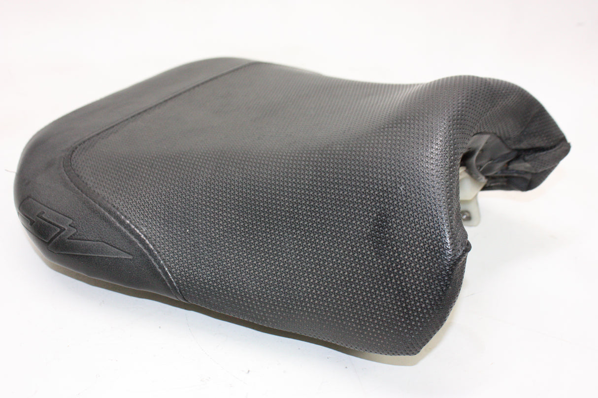 2005 Suzuki GSXR600 FRONT DRIVERS SEAT PAD SADDLE PILLION