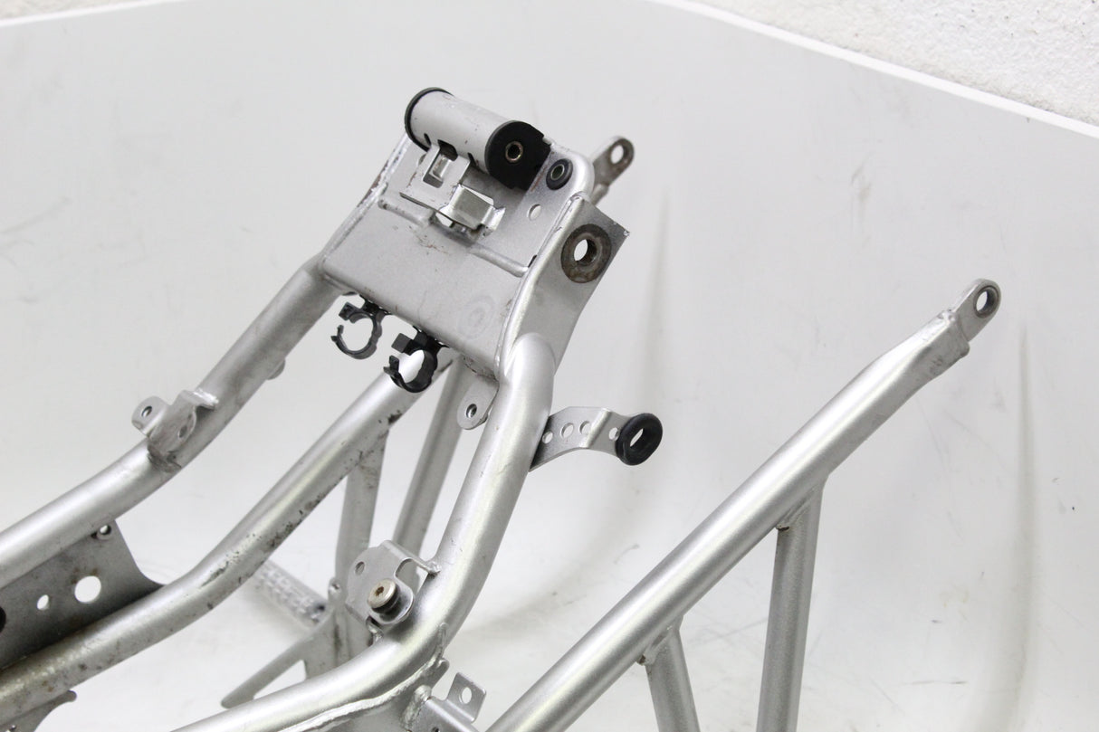 2005 YAMAHA FZ6 FZ6S FAZER OEM REAR SUBFRAME W PASSENGER FOOT PEGS
