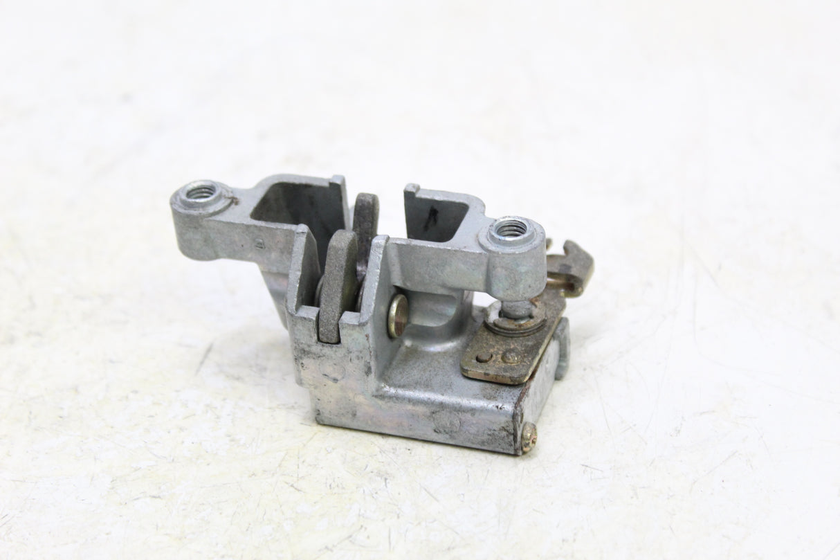 2003 Yamaha Zuma 50 YW50 OEM REAR PASSENGER SEAT LATCH LOCK ASSEMBLY