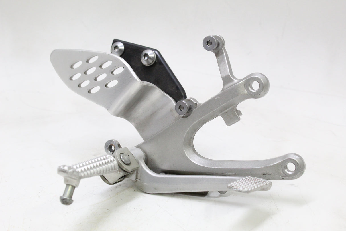 2004 Yamaha YZF R1 04-06 OEM RIGHT REARSET DRIVER FOOT PEG REST W BRAKE PEDAL