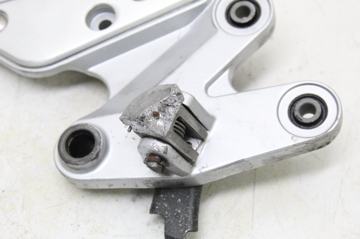 2005 YAMAHA FZ6 OEM RIGHT REARSET FOOTREST MOUNT BRACKET HEEL GUARD