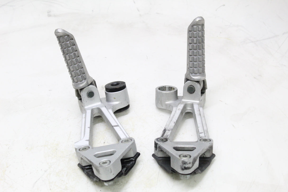 1992 KAWASAKI NINJA 600R ZX600C OEM REAR PASSENGER FOOT PEGS PAIR