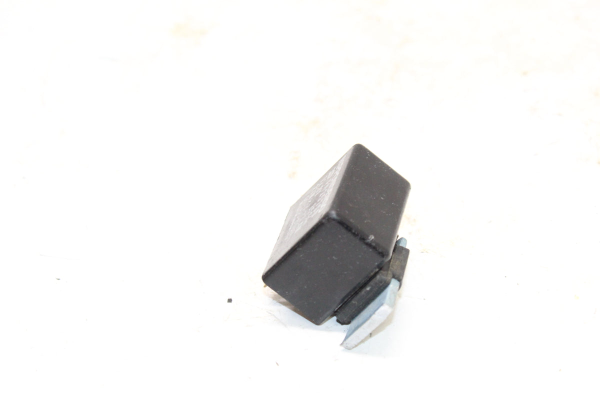 1983 Yamaha XC180 Riva 180 OEM Turn Signal Flasher Relay Nippondenso
