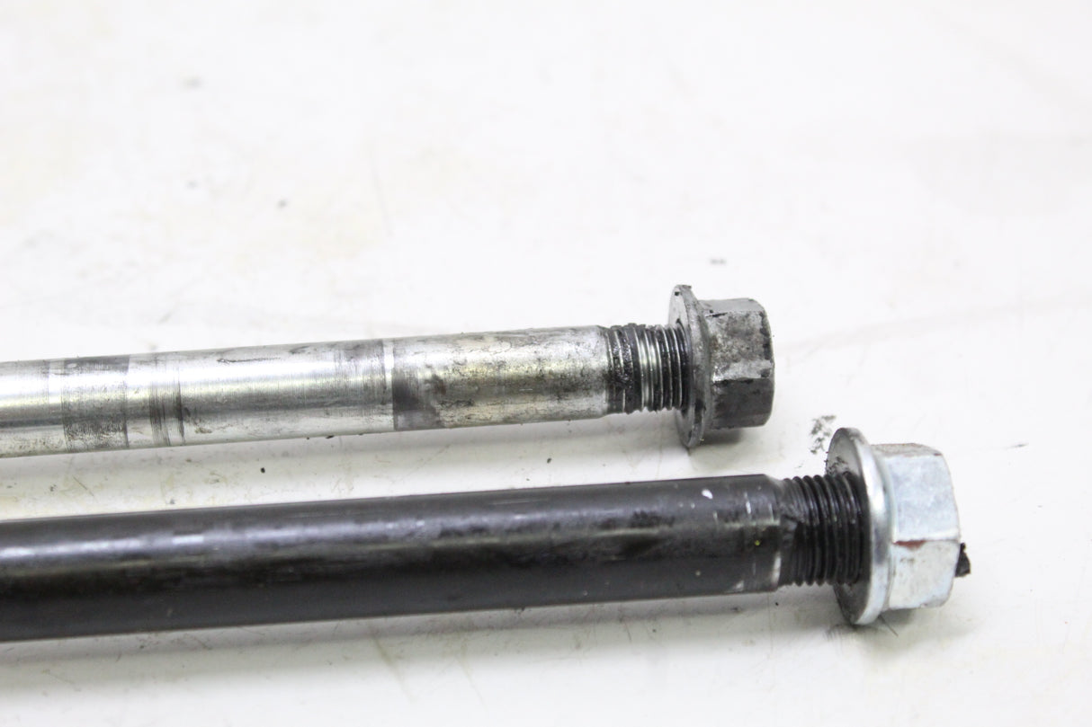 1992 KAWASAKI NINJA 600 ZX600 OEM SWINGARM PIVOT SHAFT REAR AXLE SET