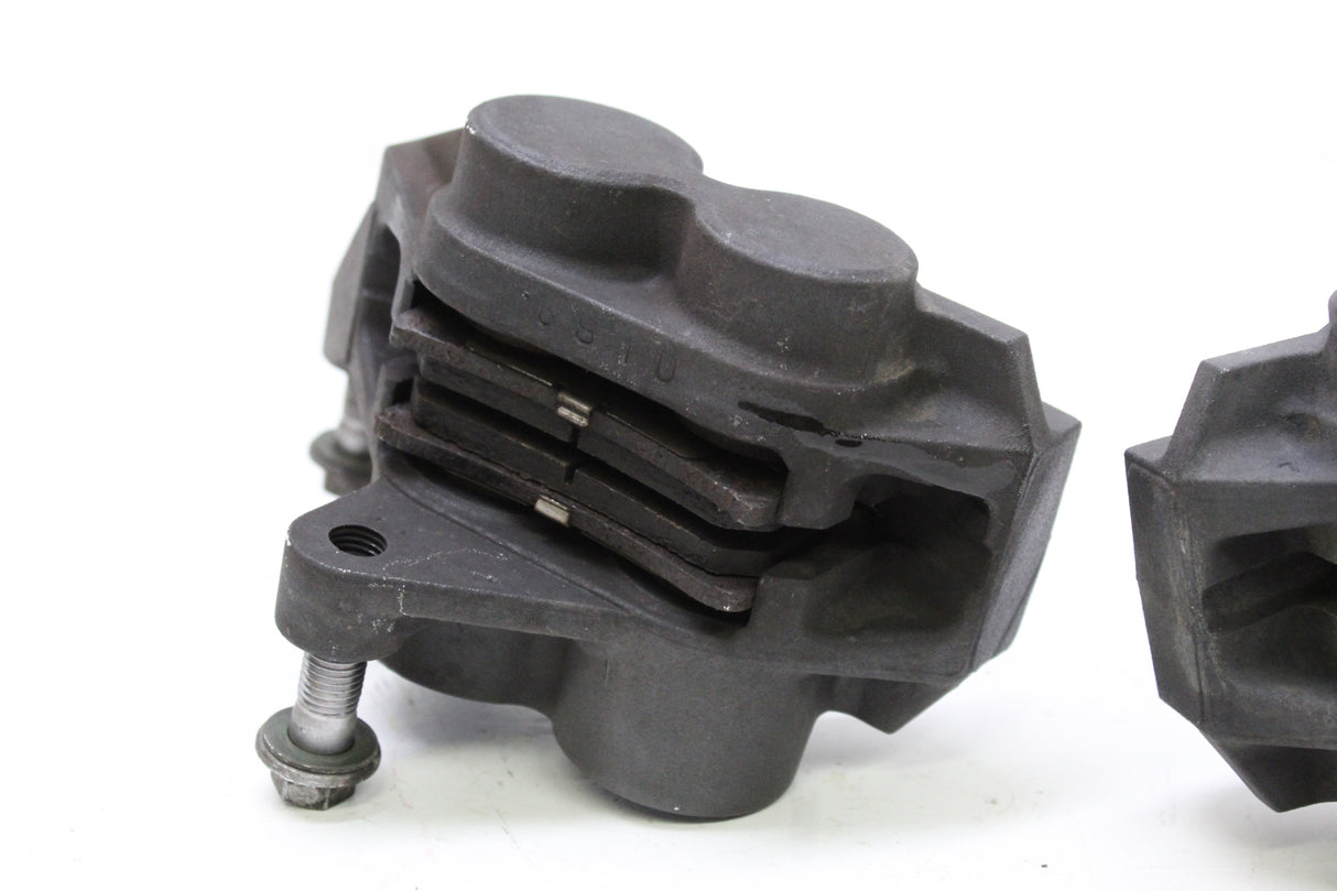 2007 Yamaha YZF R6S OEM RIGHT LEFT FRONT BRAKE CALIPER SET PAIR CALIPERS