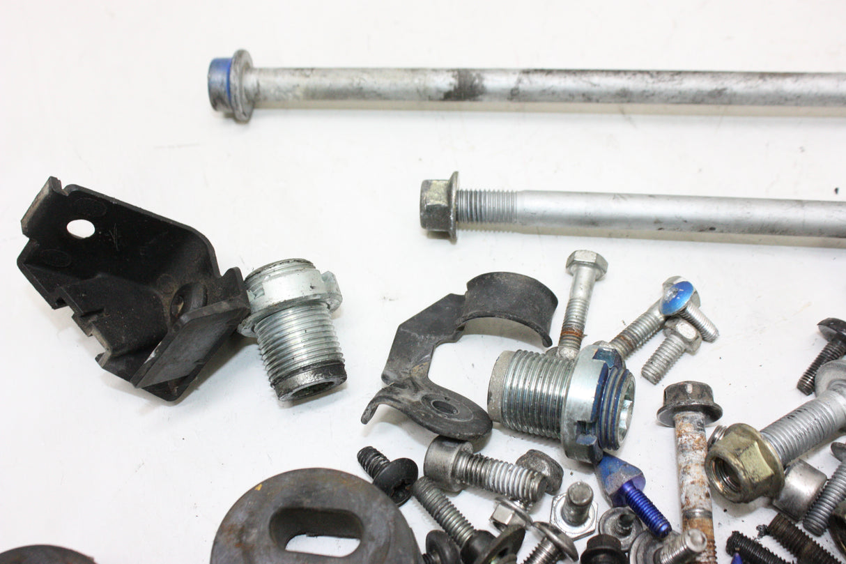 2004 Triumph Daytona 600 OEM ENGINE MOUNTING BOLTS HARDWARE MOTOR SCREWS